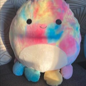 Squish mellow opal the octopus 16in long and a width of 13in